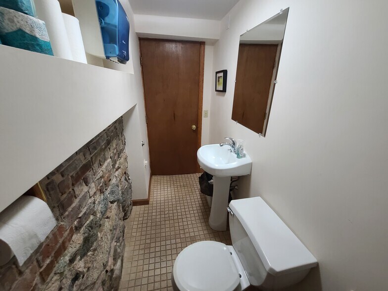 More Photos Of 131 Main St, Hatfield Loft Creative Space For Lease