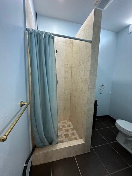 More Photos Of 129 Fairview Ave, Syracuse Flex For Sale