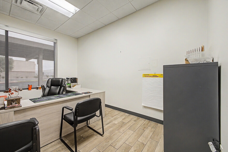 More Photos Of 230 N 48th Ave, Phoenix Manufacturing For Lease