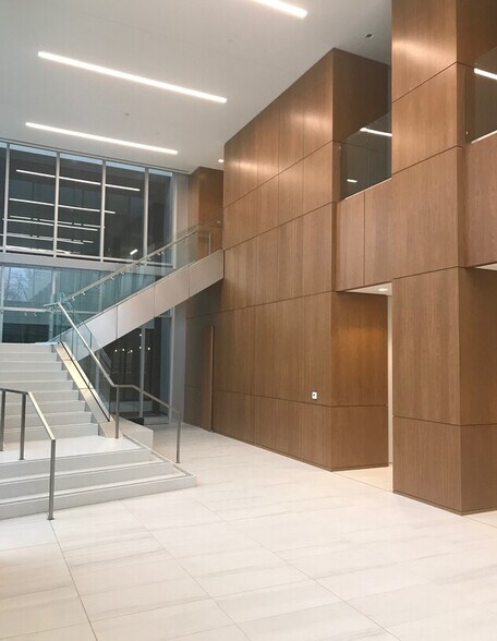 More Photos Of 401 McCullough Dr, Charlotte Office For Sale