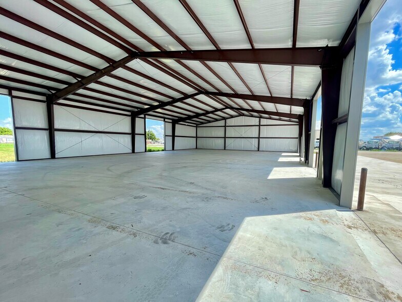 More Photos Of 636 County Road 4841, Haslet Industrial For Lease