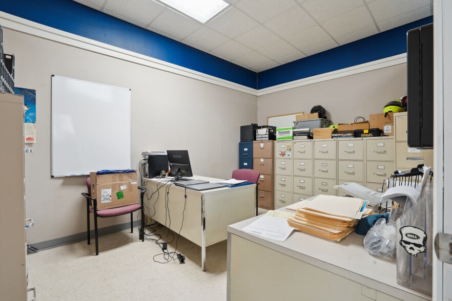 More Photos Of 1001 Short St, Decorah Auto Dealership For Sale