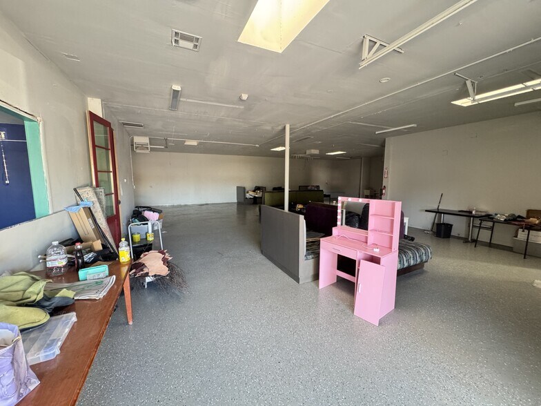 More Photos Of 236 N Country Club Dr, Mesa Freestanding For Sale