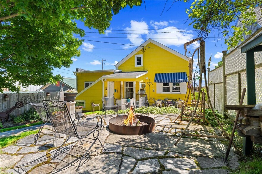 More Photos Of 517 Milwaukee St, Kewaunee General Retail For Sale