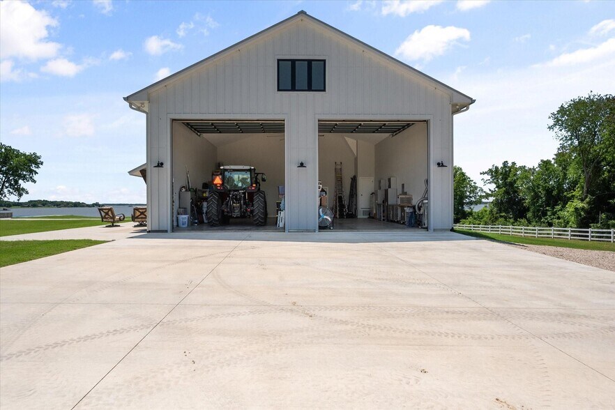 More Photos Of 121 Elm, Kerens Lodge Meeting Hall For Sale