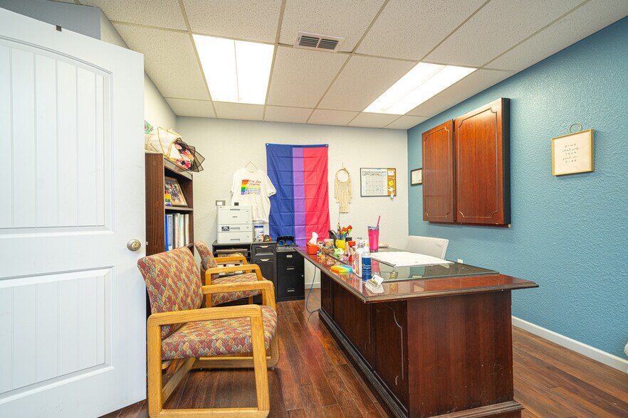 More Photos Of 1015 McCann Rd, Longview Office For Sale