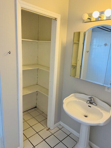 More Photos Of 202 W Chatham St, Apex Office For Sale