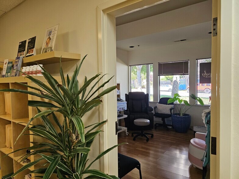 More Photos Of 4450 Capitola Rd, Capitola Office For Lease