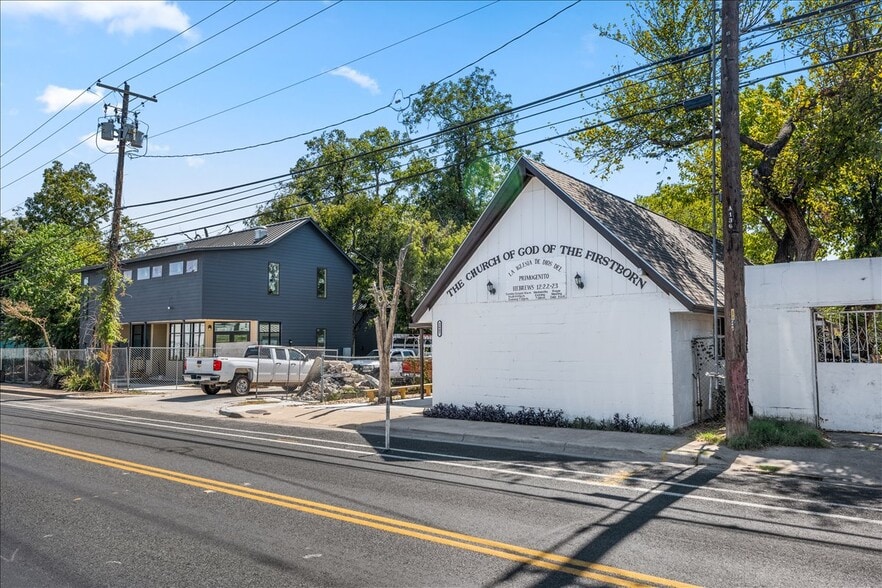 More Photos Of 2607 E 5th St, Austin Religious Facility For Sale