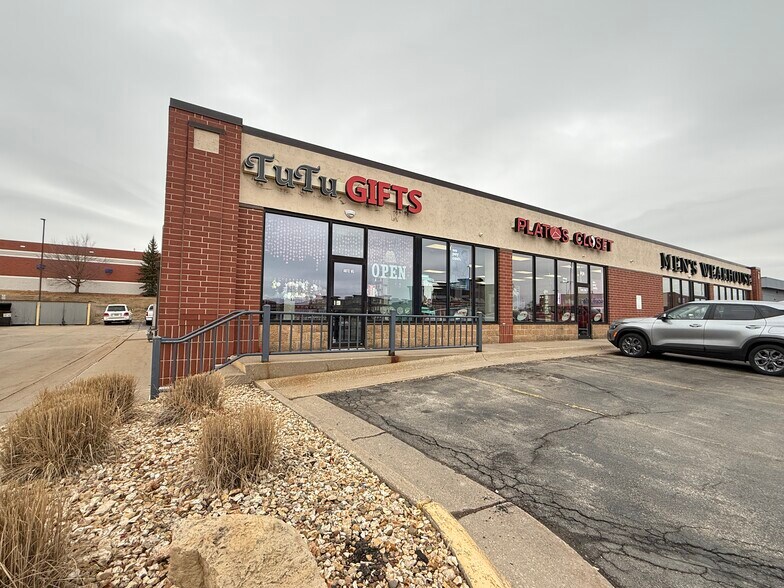 More Photos Of 806 Wacker Dr, Dubuque Restaurant For Lease