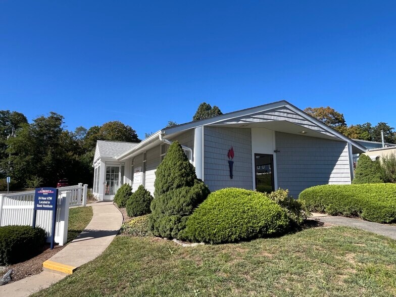 More Photos Of 116 Bridge Rd, Haddam Bank For Lease