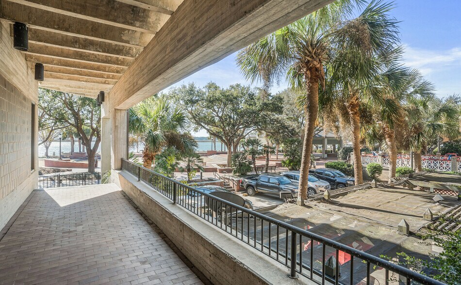 More Photos Of 916 Bay St, Beaufort Office For Sale