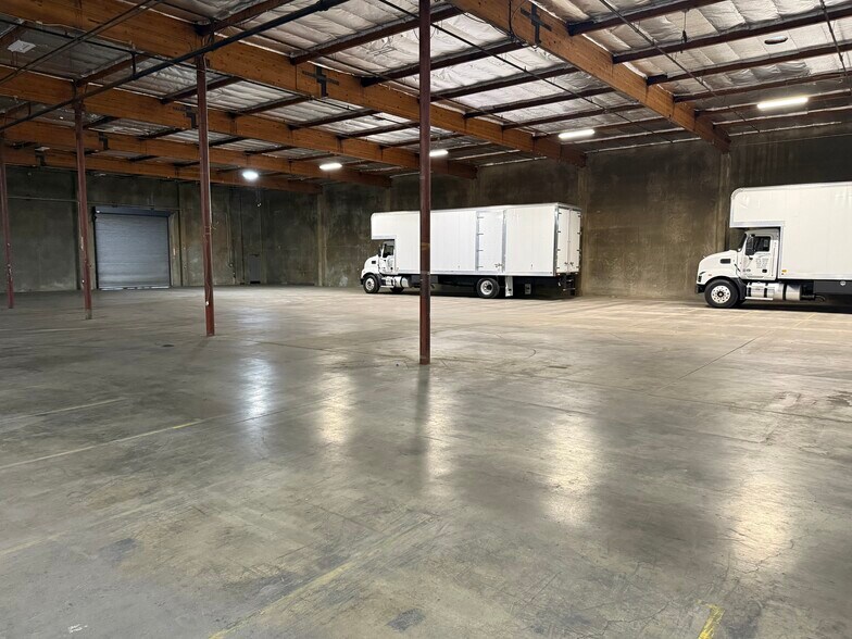 More Photos Of 8929 Oso Ave, Chatsworth Manufacturing For Lease