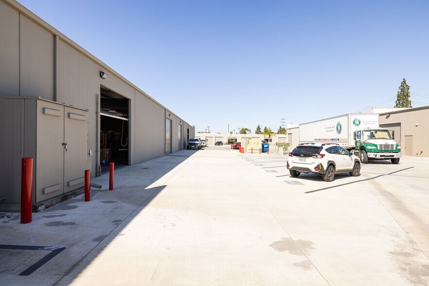 More Photos Of 3400 Susan St, Santa Ana Manufacturing For Lease