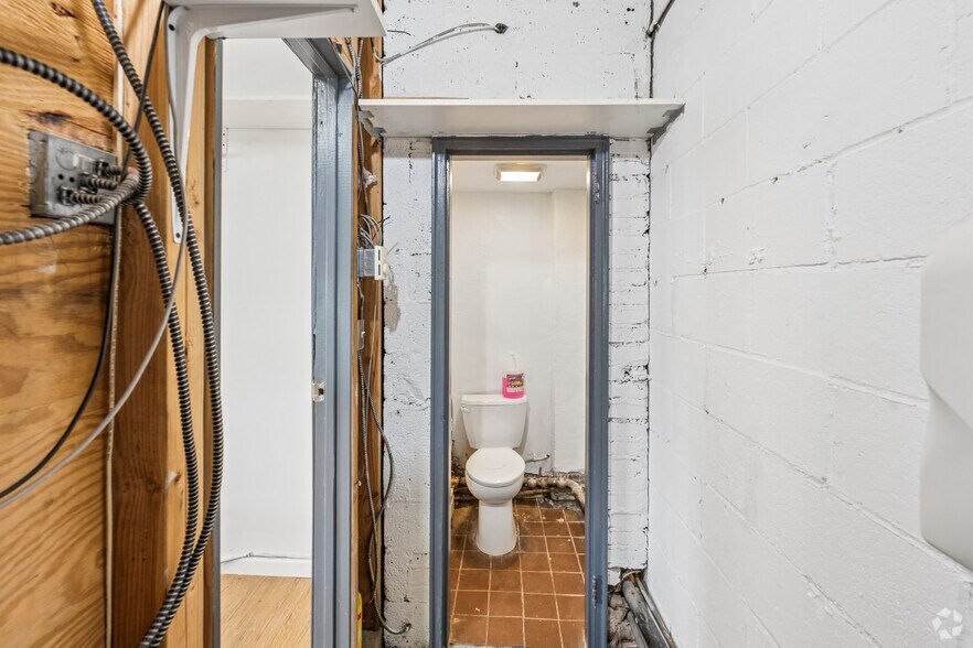 More Photos Of 18-17 130th St, College Point Warehouse For Lease