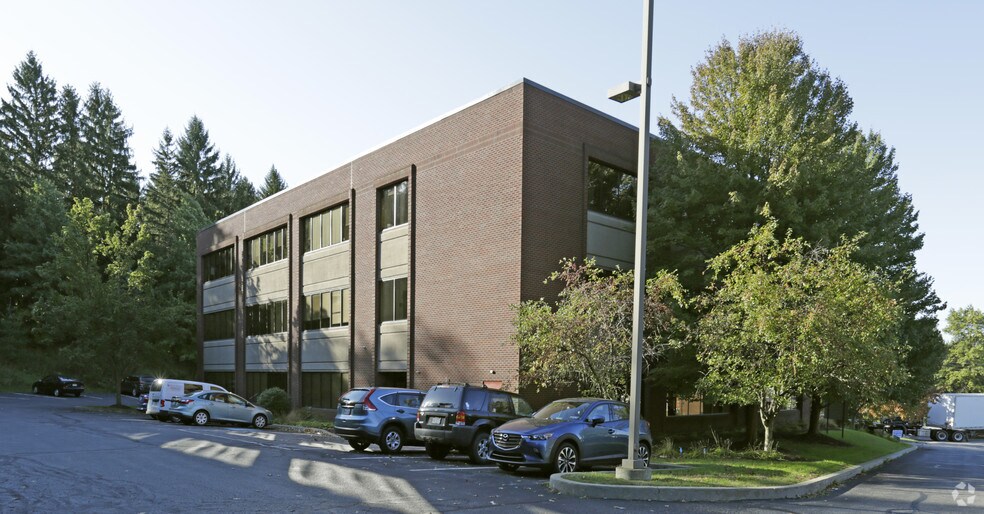 More Photos Of 1009 Beaver Grade Rd, Coraopolis Medical For Lease