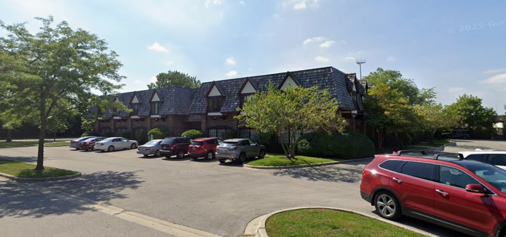 More Photos Of 14047 W Petronella Dr, Libertyville Office For Sale