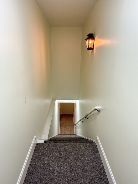 More Photos Of 11 Isabella St, Charleston Flex For Lease