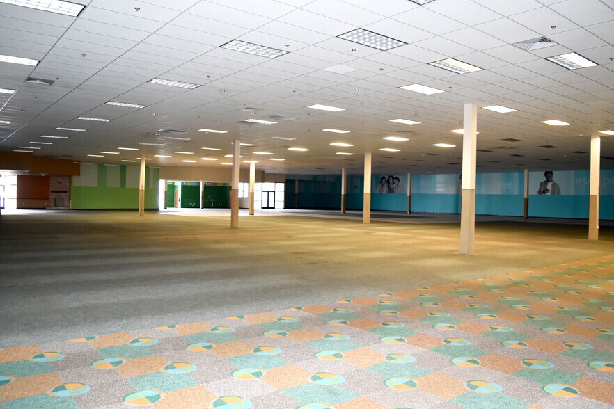 More Photos Of 3249 50th St, Lubbock Supermarket For Lease