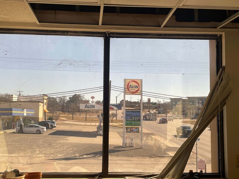 More Photos Of 1305 S Key Ave, Lampasas Office For Sale