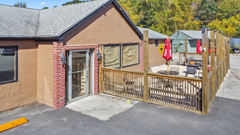 More Photos Of 142 Old Turnpike Rd, Quinebaug Restaurant For Sale