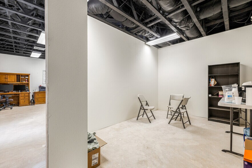 More Photos Of 3301 Micro Pl, Palm Springs Manufacturing For Lease