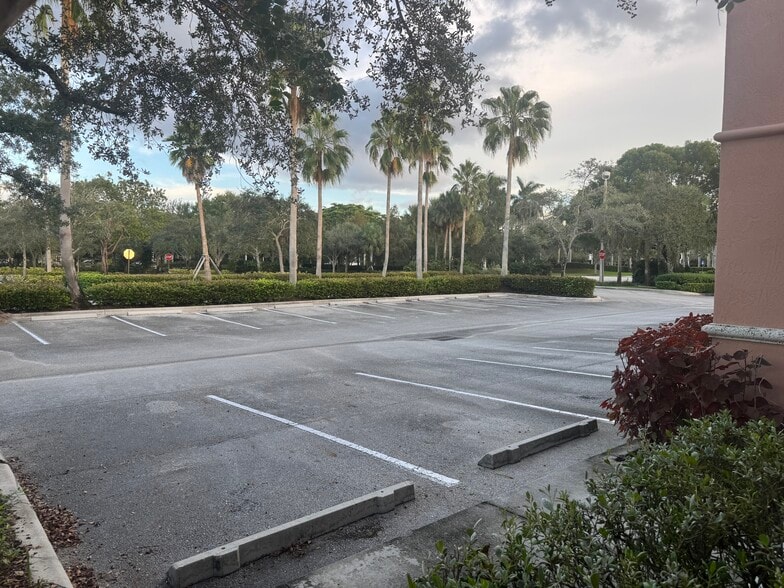 More Photos Of 2233 N Commerce Pky, Weston Office For Lease