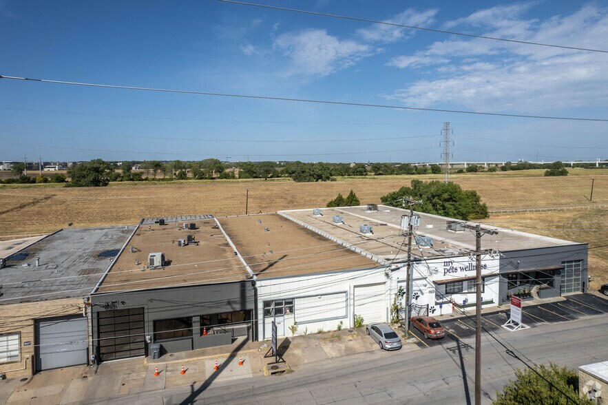 More Photos Of 1035 E Levee St, Dallas Showroom For Sale