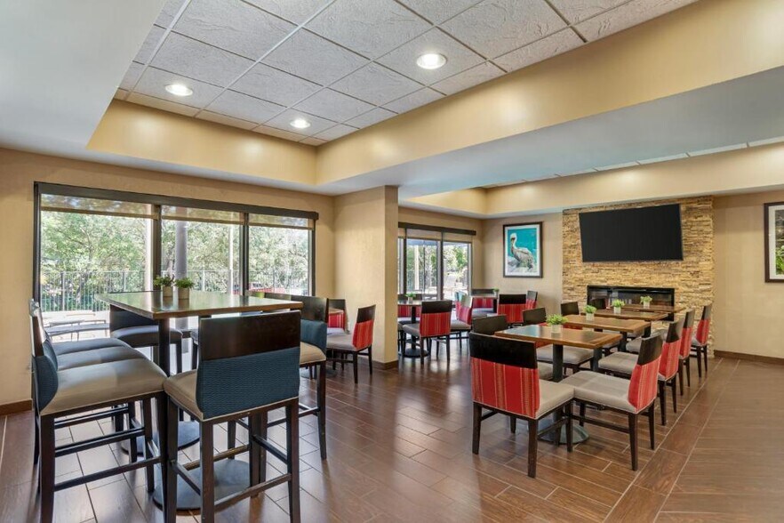 More Photos Of 1026 Apalachee Pky, Tallahassee Hotel For Sale