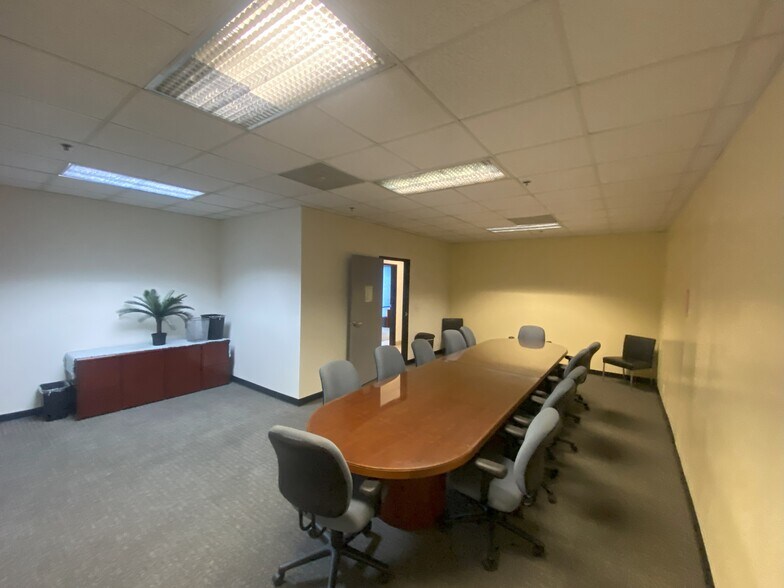More Photos Of 17892- B Gothard St, Huntington Beach Manufacturing For Lease