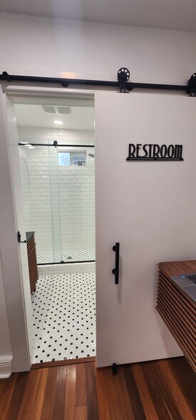 More Photos Of 315 W 9th St, Houston Office For Sale