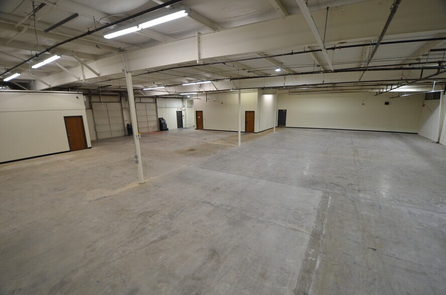More Photos Of 4000 Brownsboro Rd, Winston-Salem Light Manufacturing For Lease