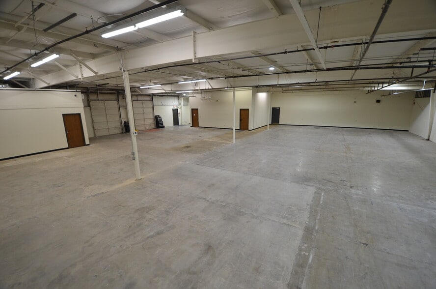 More Photos Of 4000 Brownsboro Rd, Winston-Salem Light Manufacturing For Sale