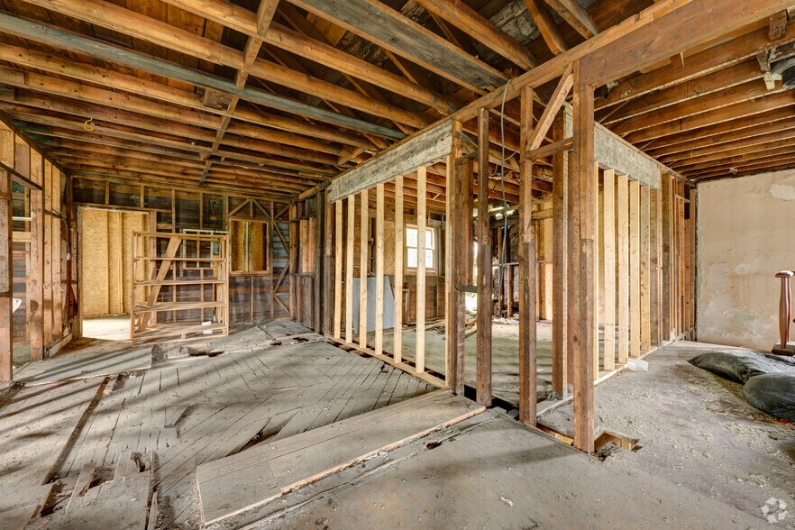 More Photos Of 754 S Main St, Elmira General Retail For Sale