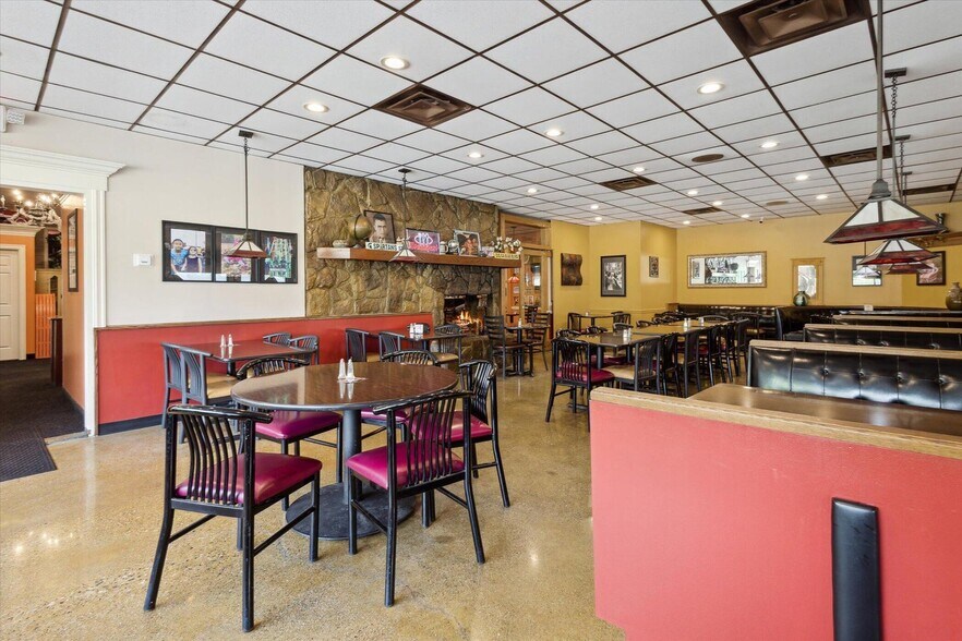 More Photos Of 3705 Ann Arbor Rd, Jackson Restaurant For Sale