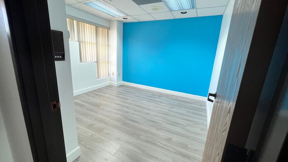 More Photos Of 44215 15th St W, Lancaster Medical For Sale