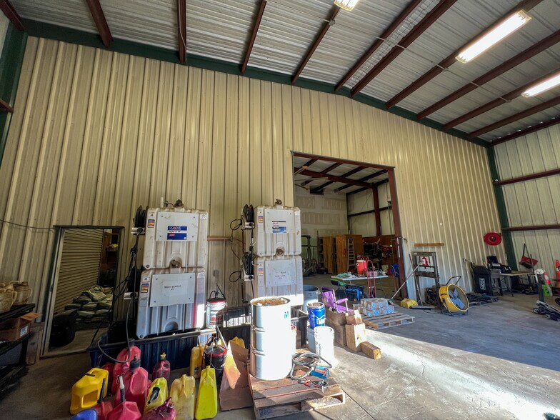 More Photos Of 39509 I-55 Service Rd, Ponchatoula Light Distribution For Lease