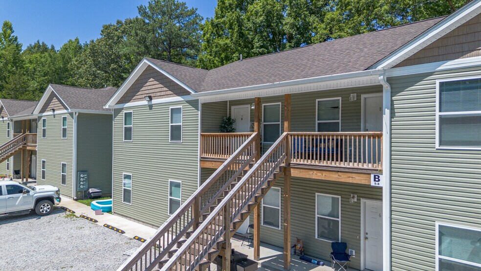 More Photos Of 21 Lost Ln, McEwen Apartments For Sale