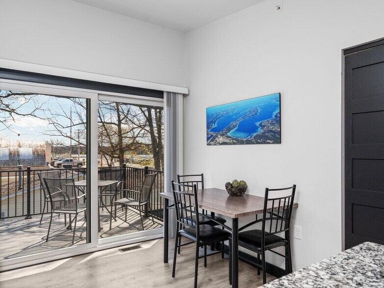 More Photos Of 1323 Cass St, Traverse City Flex For Sale