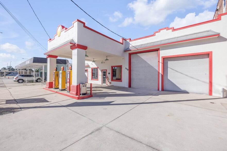 Primary Photo Of 208 Magnolia St, New Smyrna Beach Auto Repair For Sale