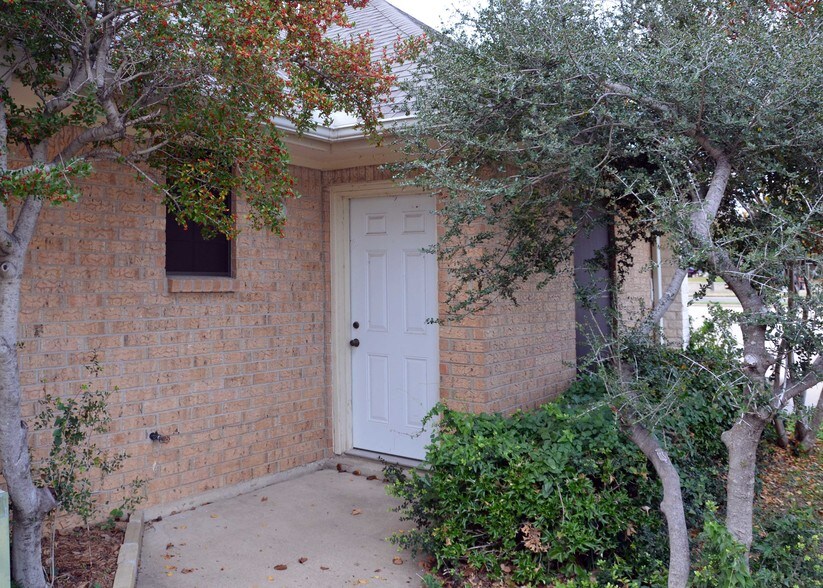 More Photos Of 2620 Harwood Rd, Bedford Medical For Lease