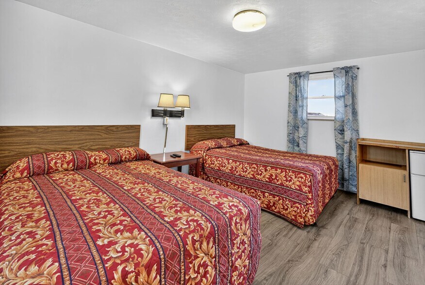 More Photos Of 16 S Country Club Rd, Decatur Hotel For Sale