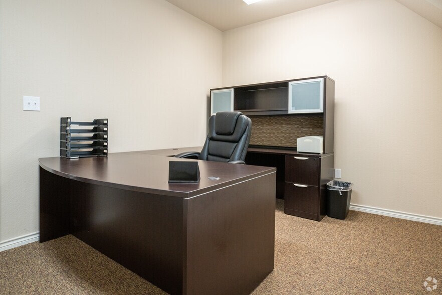 More Photos Of 1464 E Whitestone Blvd, Cedar Park Unknown For Lease