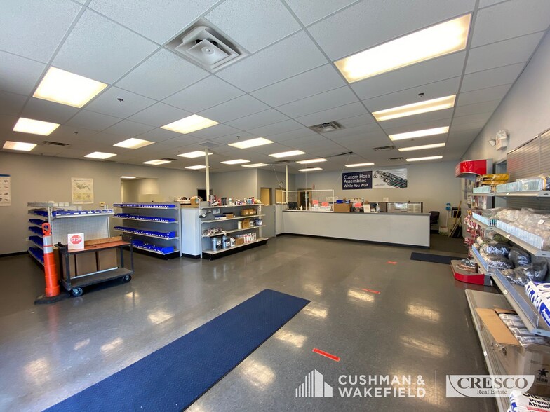 More Photos Of 6474 Lorain Blvd, Elyria Warehouse For Lease