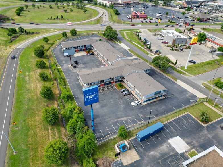 More Photos Of 6001 Rogers Ave, Fort Smith Hotel For Sale
