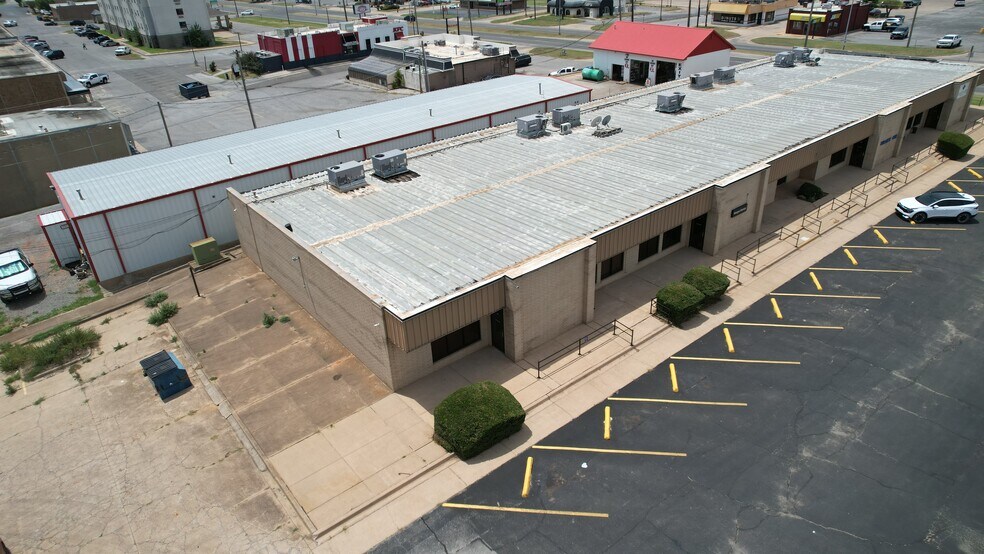 More Photos Of 1214 N Highway 81, Duncan Office For Lease