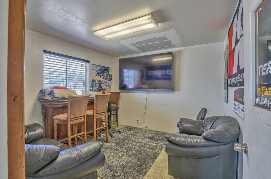 More Photos Of 50 Chamberlain St, Salinas Warehouse For Sale