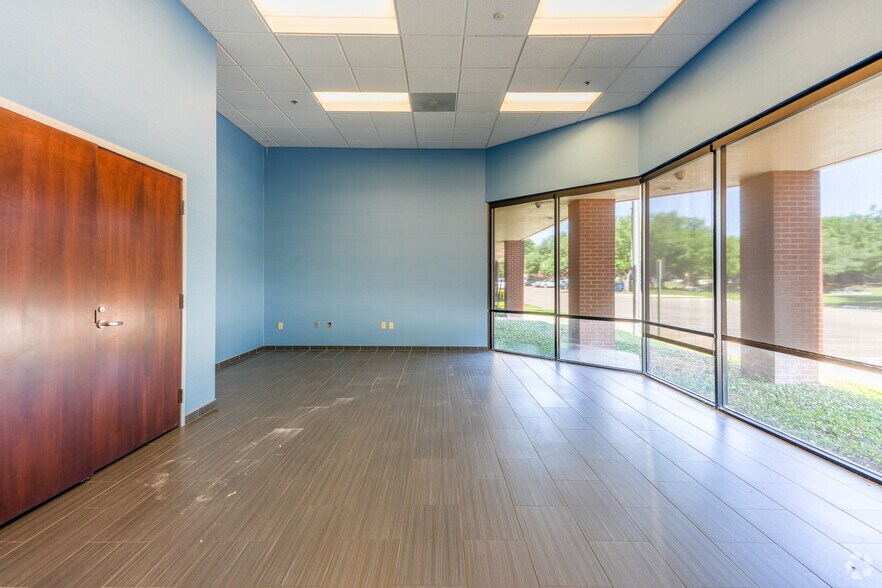More Photos Of 14500 Trinity Blvd, Fort Worth Research And Development For Lease