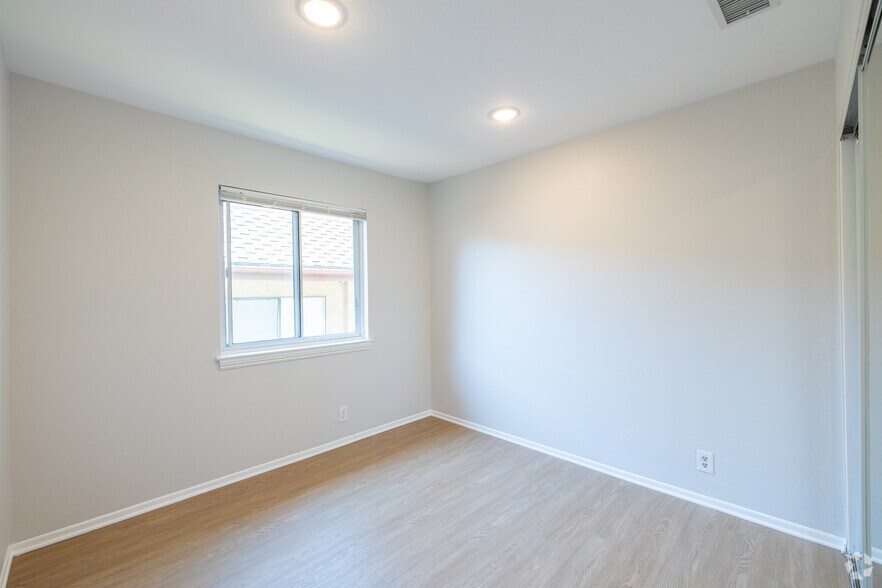 More Photos Of 5302-5304 Colodny Dr, Agoura Hills Apartments For Sale