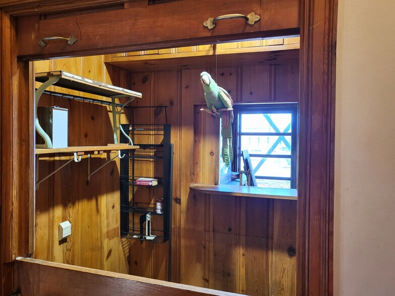 More Photos Of 212 S Broad St, Gastonia General Retail For Sale